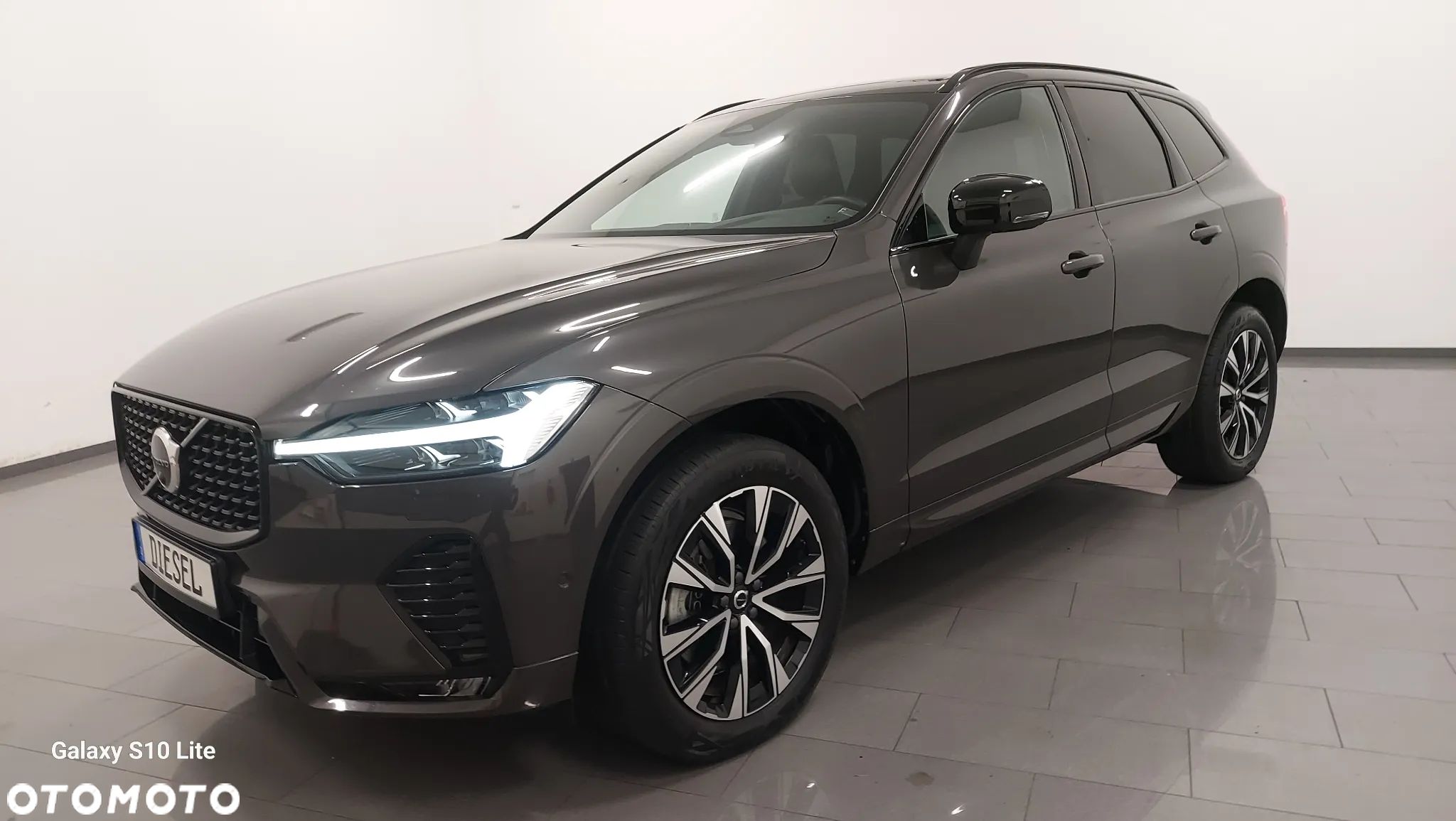 Volvo XC 60 B4 D AWD Plus Dark - 1