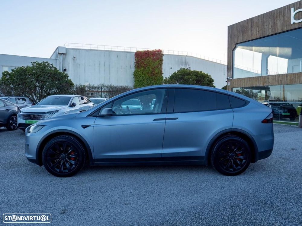 Tesla Model X - 9