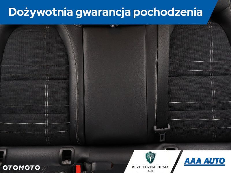 Mercedes-Benz GLA - 12