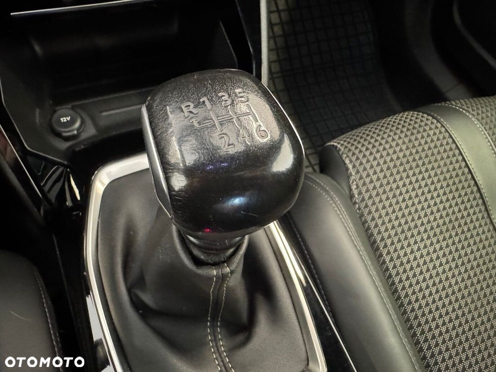 Peugeot 2008 1.2 PureTech GT Line S&S - 23