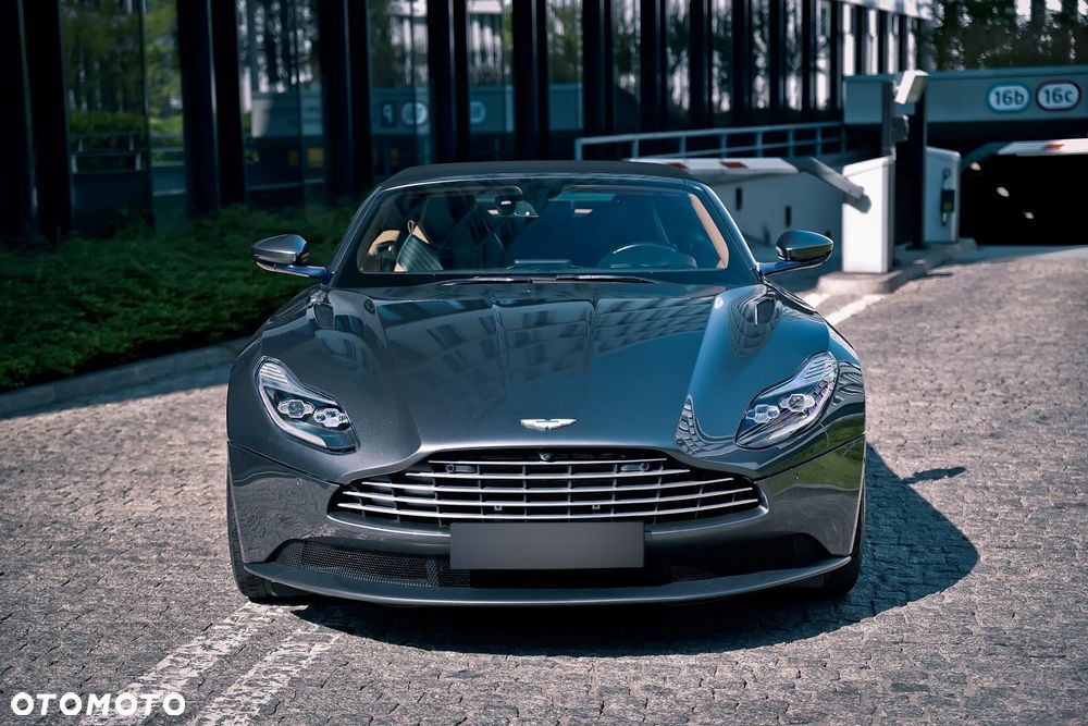 Aston Martin DB11 V8 Volante - 9