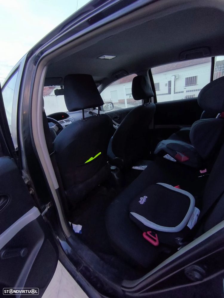 Toyota Yaris 1.3 VVT-i Sol - 2