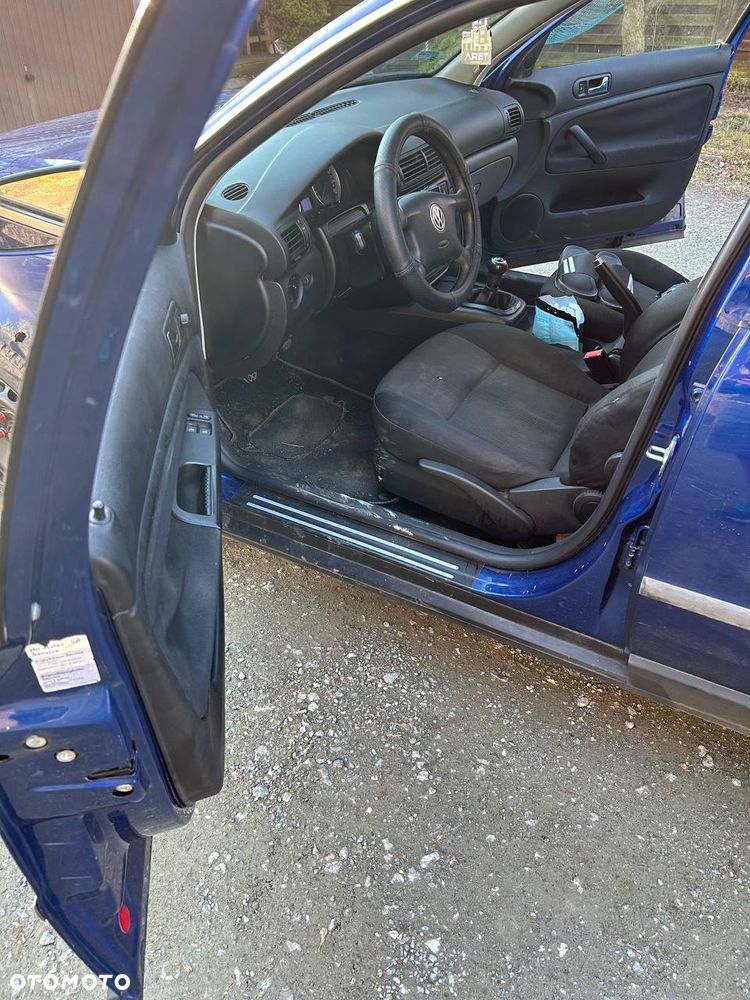 Volkswagen Passat - 4