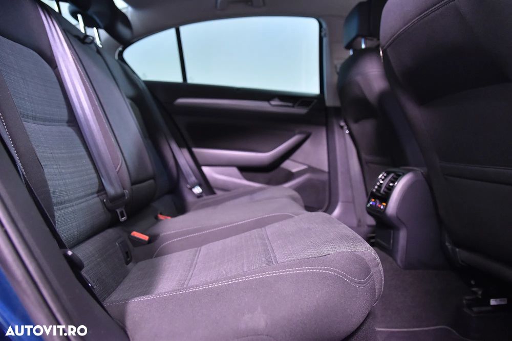 Volkswagen Passat - 13