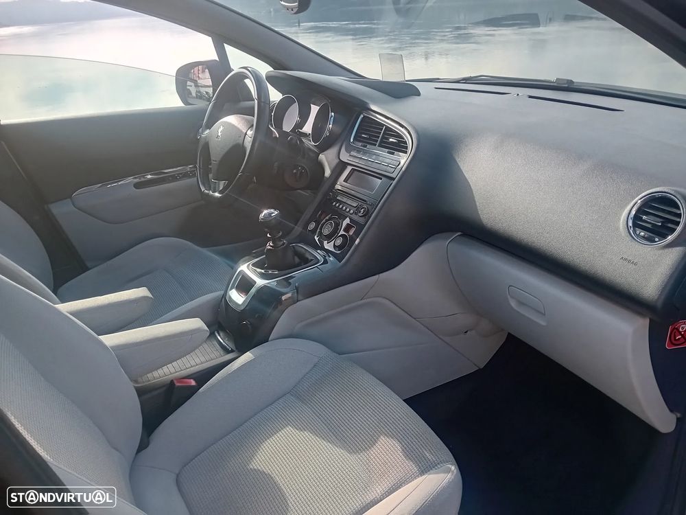 Peugeot 5008 1.6 HDi Premium - 24