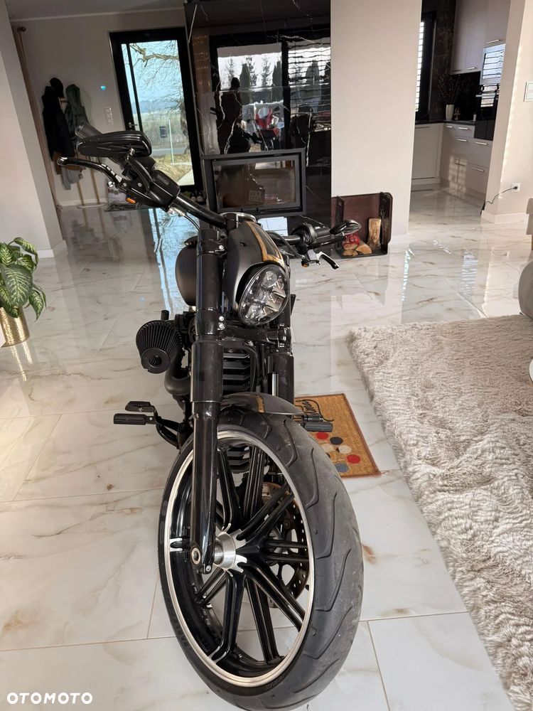 Harley-Davidson Softail Breakout - 5