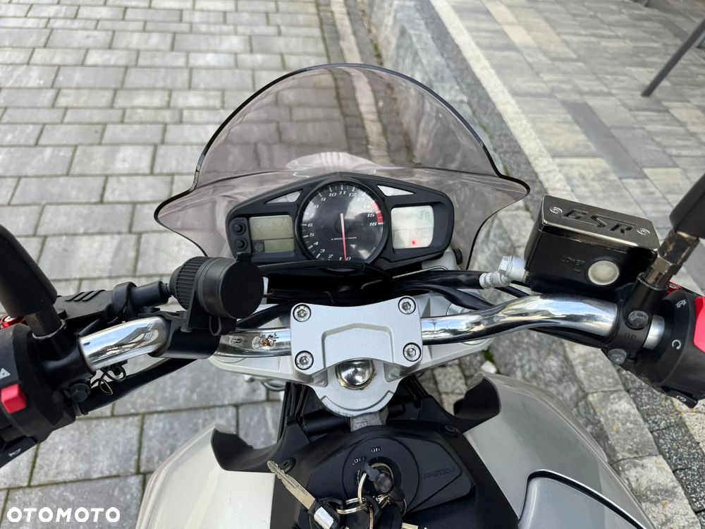 Suzuki GSR - 30