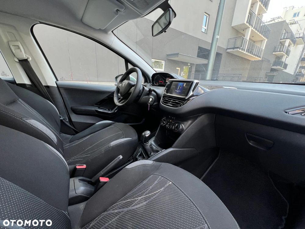 Peugeot 208 - 7