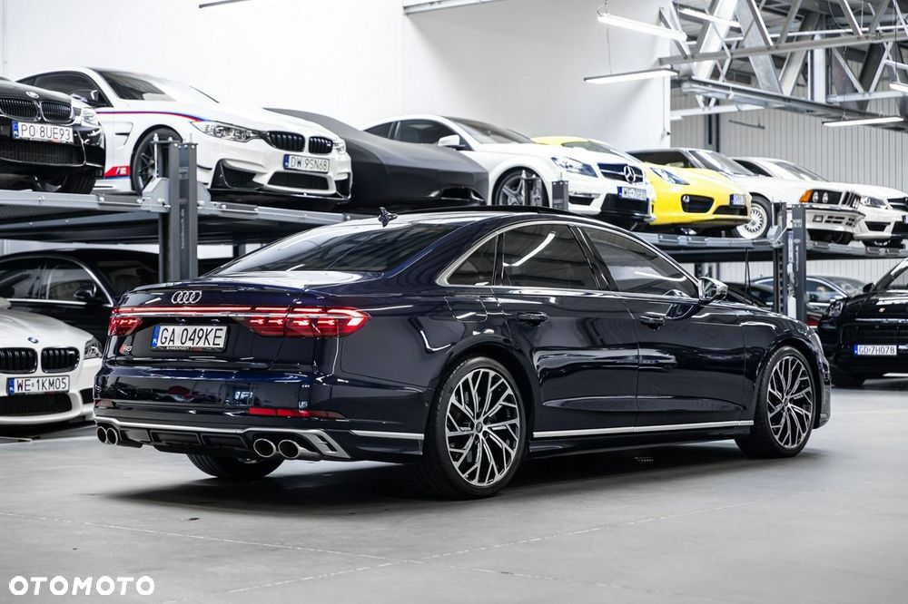 Audi S8 - 7