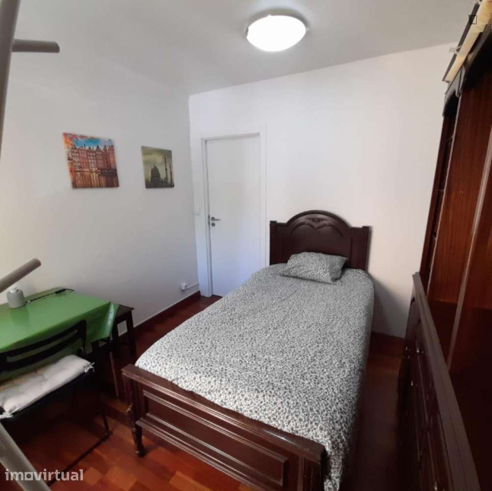 Quarto - localizado em Carnide Lisbon - Grande imagem: 4/17