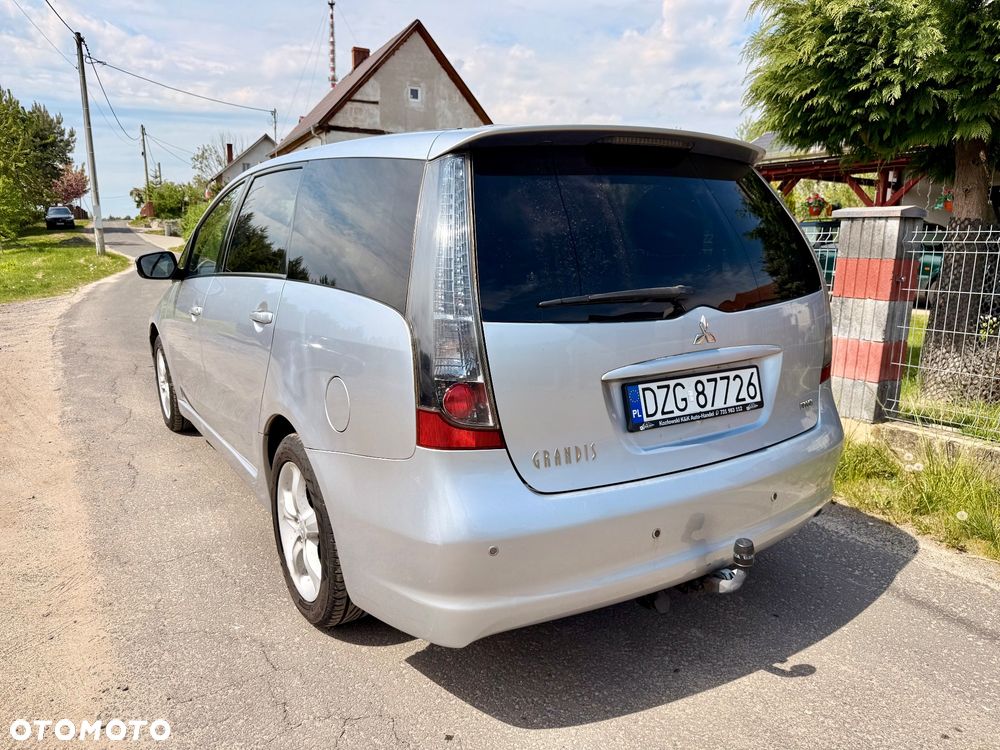 Mitsubishi Grandis 2.0 DI-D 7-Sitzer Intense - 7
