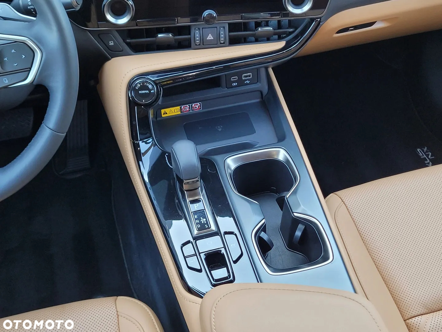 Lexus NX 350h Omotenashi AWD - 14