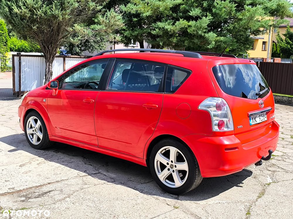 Toyota Corolla Verso 2.2 D-4D - 4