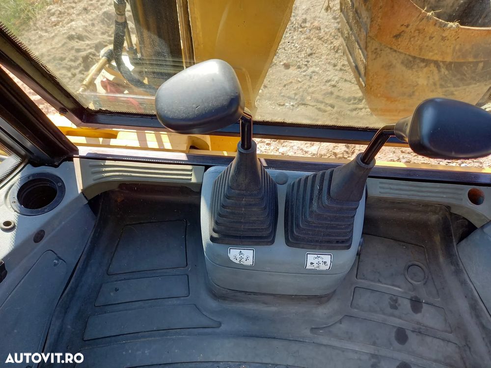 New Holland Lb95 - 8