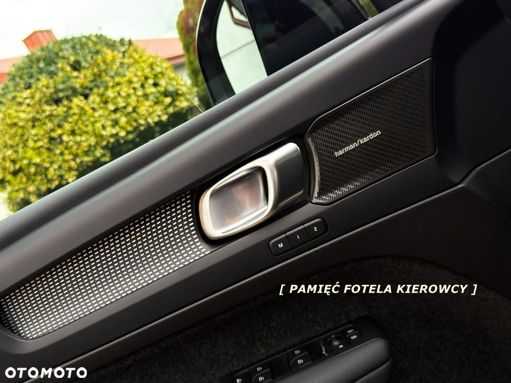 Volvo XC 40 B3 B DKG Ultra Black Edition - 27