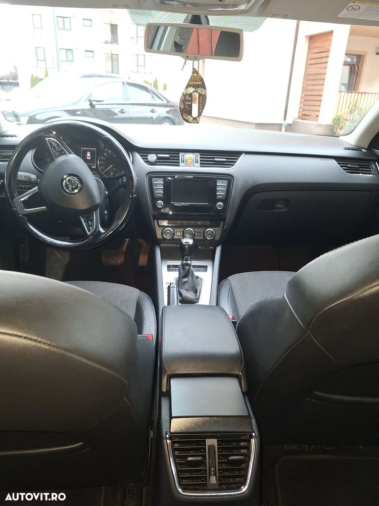 Skoda Octavia 2.0 TDI ELEGANCE DSG - 16