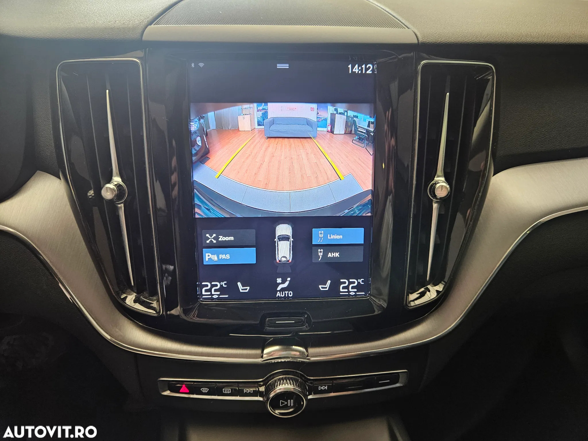 Volvo XC 60 B4 MHEV AT8 FWD Momentum Pro - 27