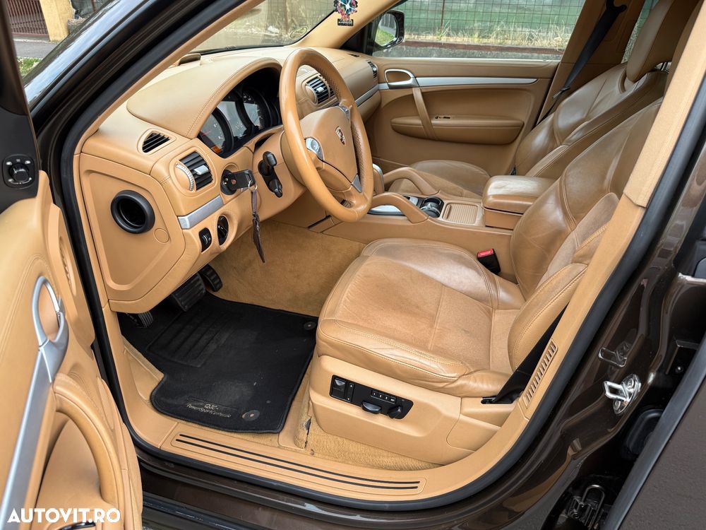 Porsche Cayenne 3.0 L V6 - 6