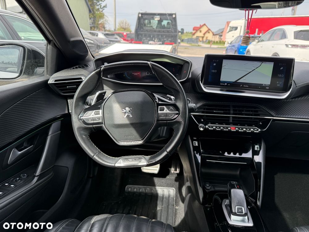 Peugeot 208 - 10