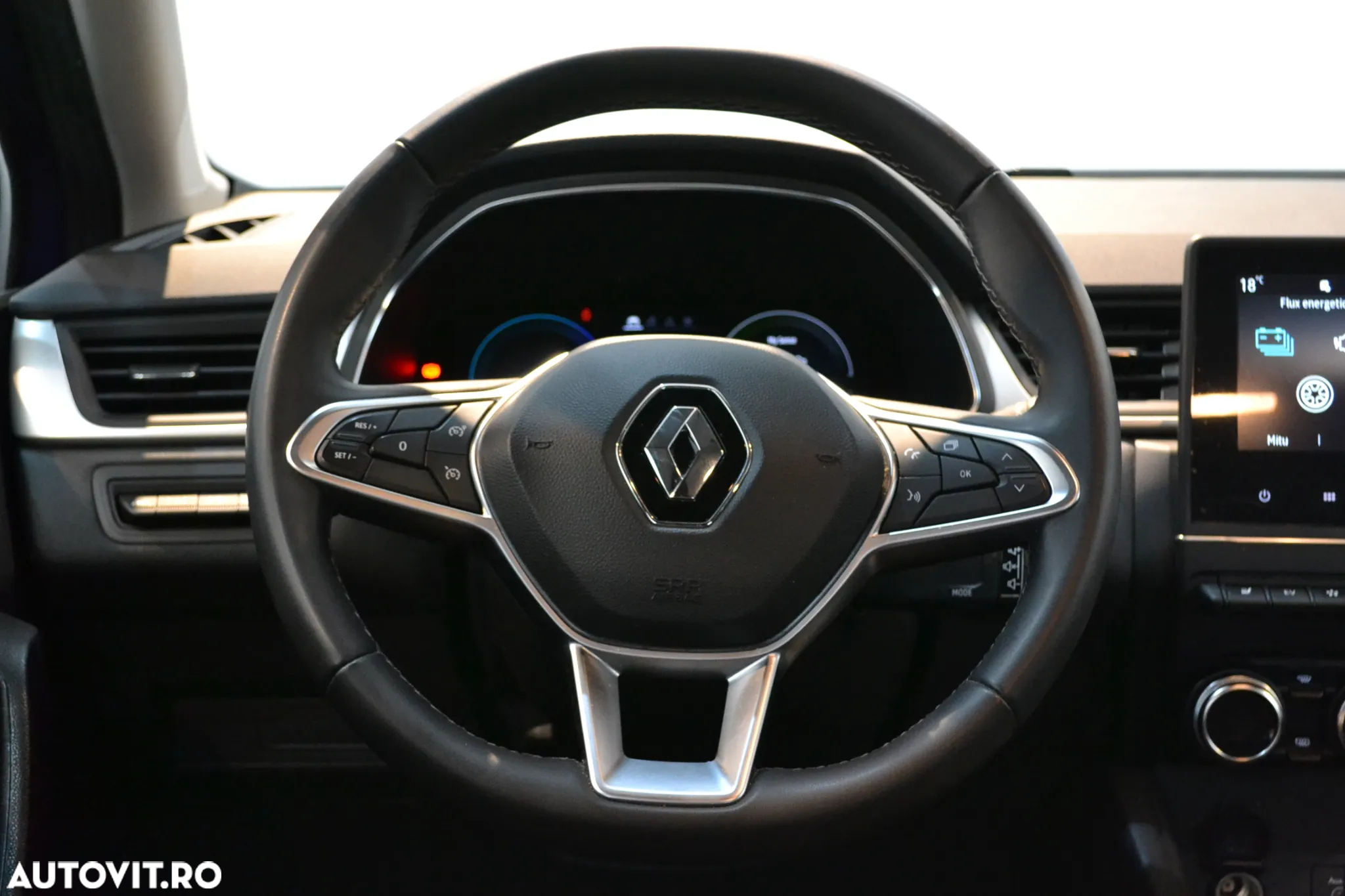 Renault Captur E-Tech PHEV 160 Equilibre - 8