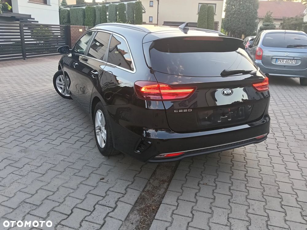 Kia Ceed - 27