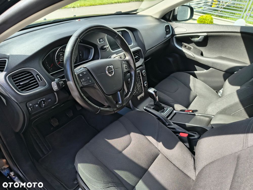 Volvo V40 D2 Momentum - 23