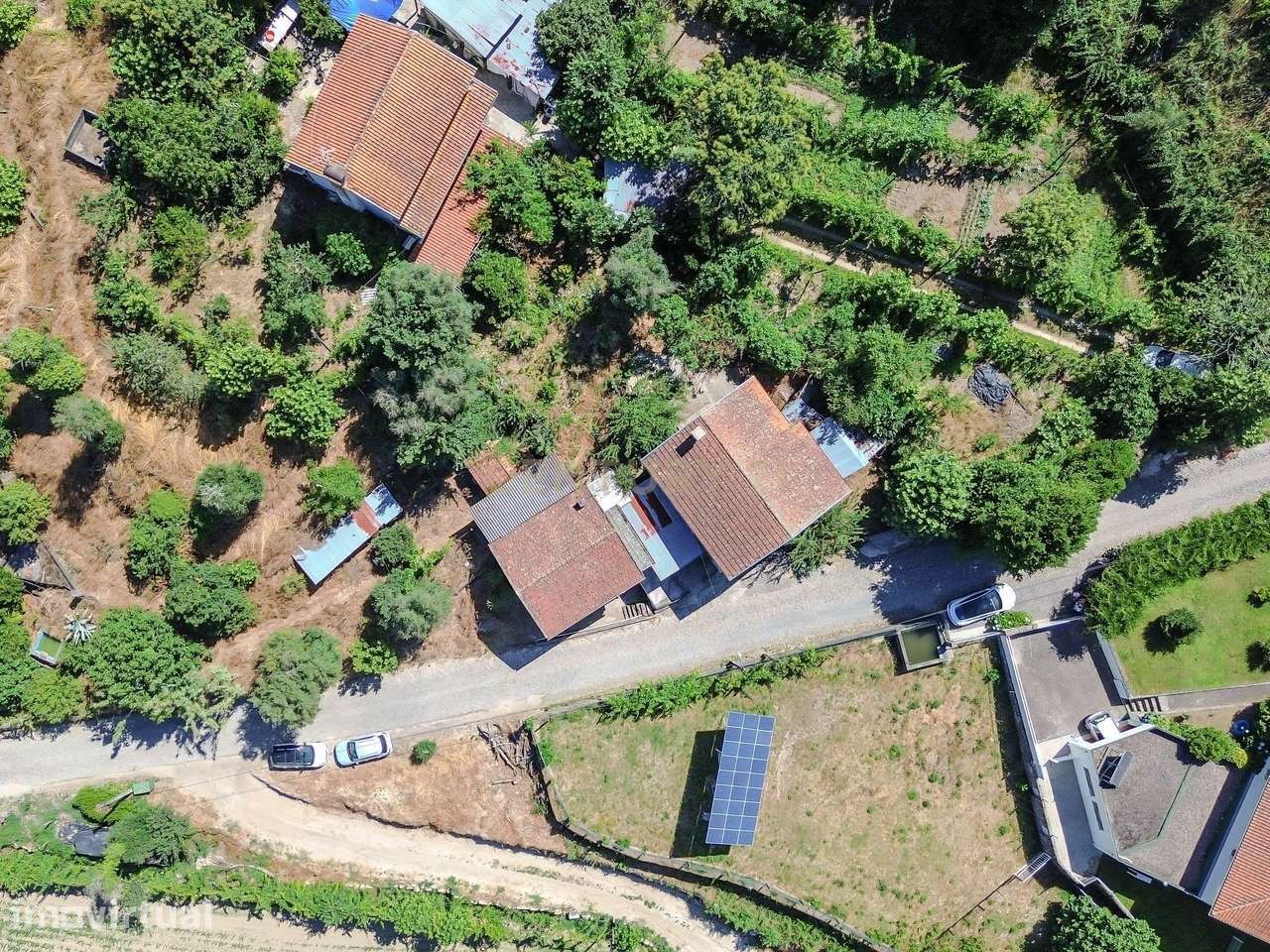 Moradias com Pátio, Terreno e Poço em Vale de Bouro – Celorico de Bast - Grande imagem: 4/57