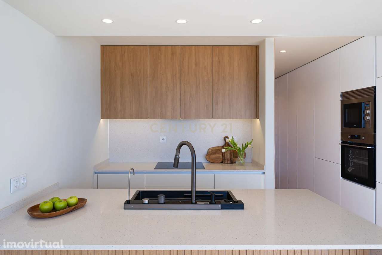 Excelente Apartamento T2 completamente remodelado em Almada - Grande imagem: 2/38