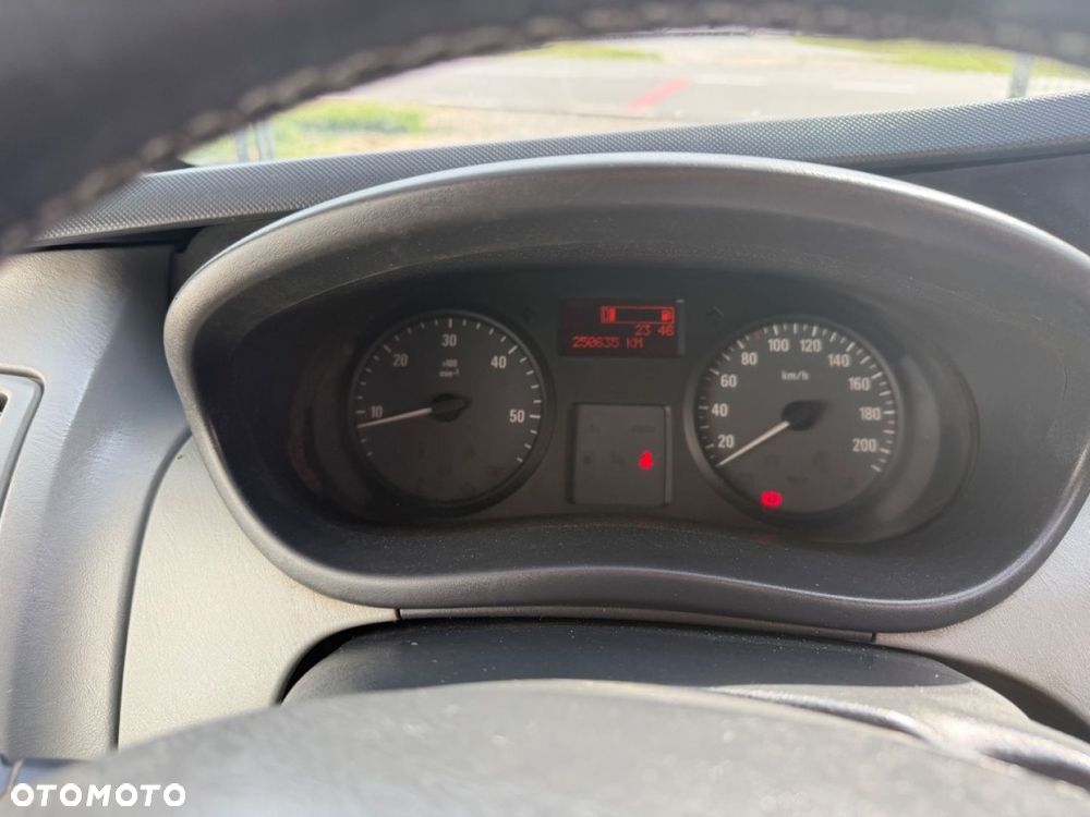 Opel Vivaro - 18