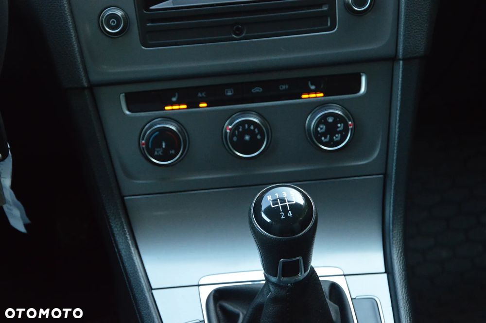 Volkswagen Golf - 29