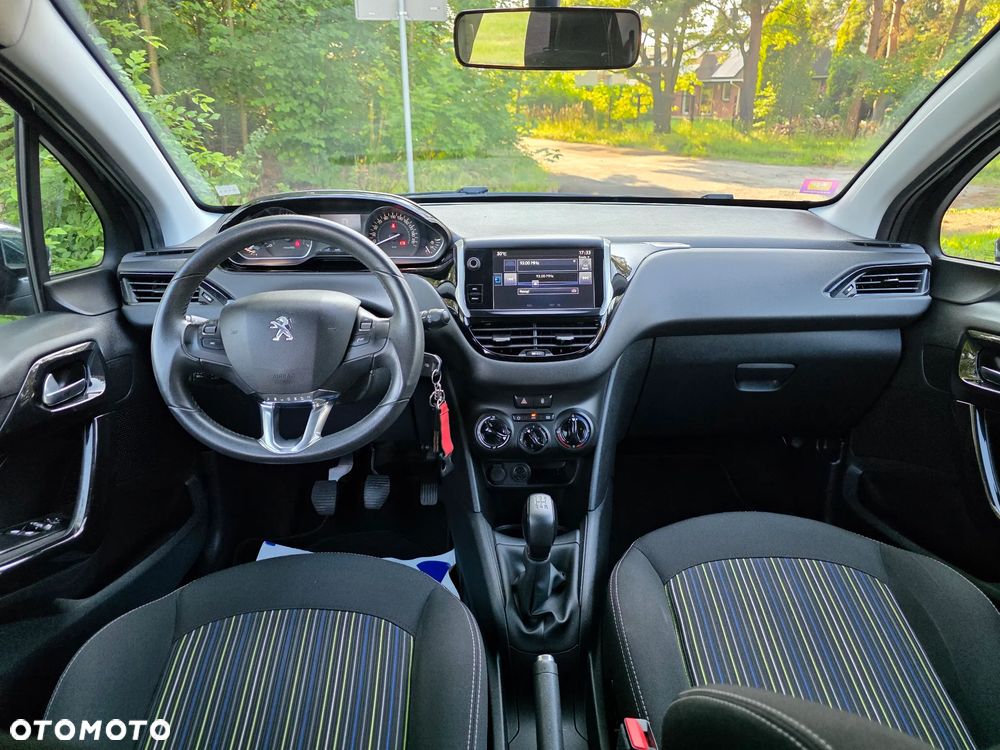 Peugeot 208 PureTech 82 Urban Move - 12