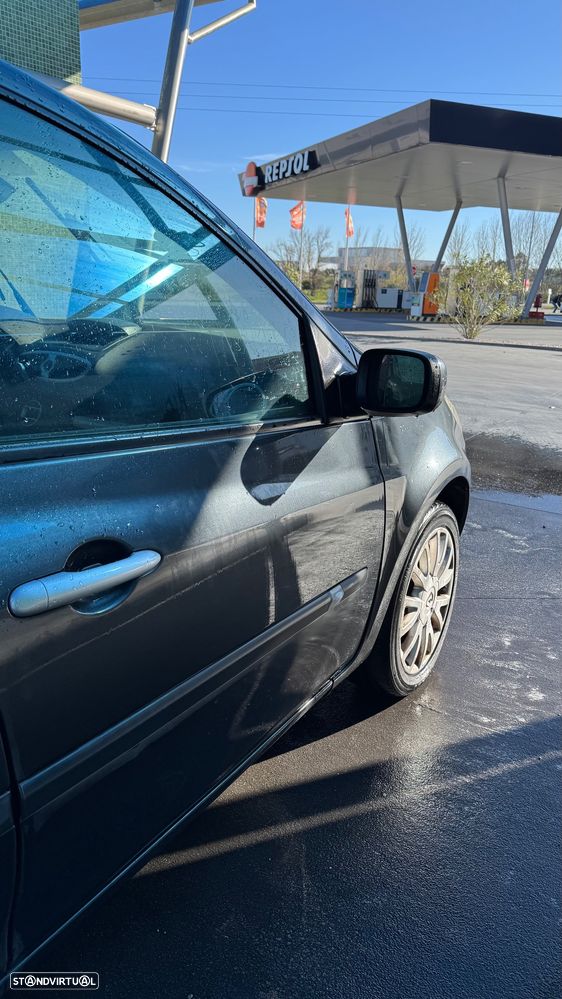 Renault Clio 1.2 16V Confort - 10