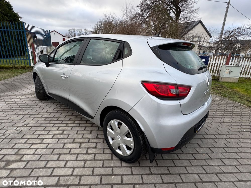 Renault Clio 1.2 16V 75 LIMITED - 12