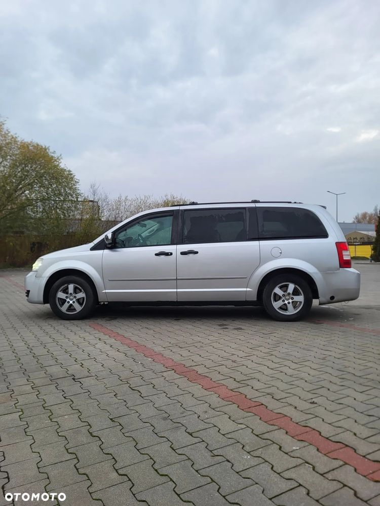 Dodge Grand Caravan - 8