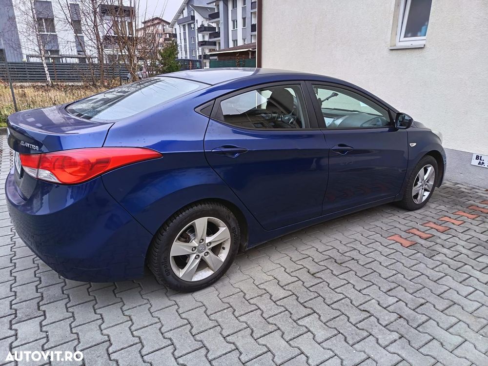 Hyundai Elantra 1.6 MPi - 3