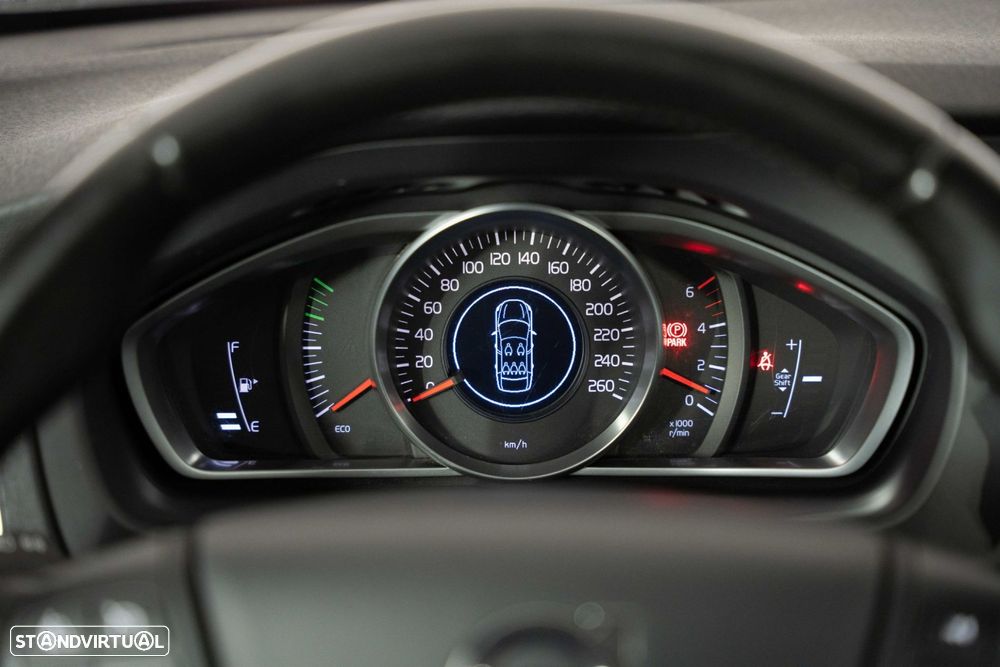 Volvo V40 Cross Country 1.6 D2 Momentum - 24