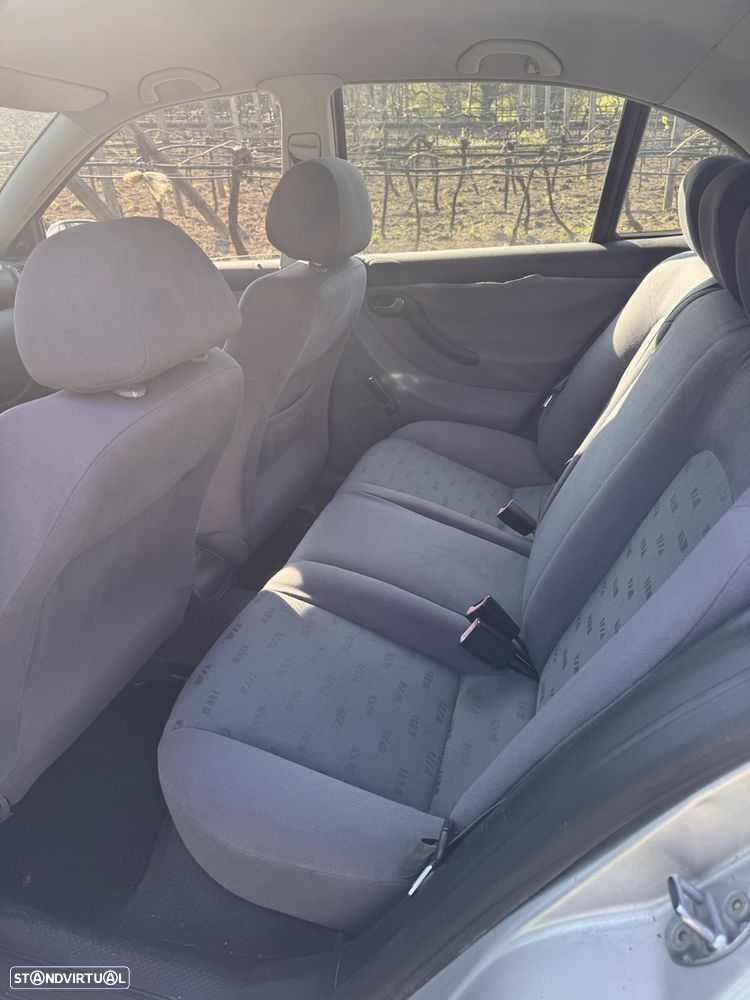 SEAT Leon 1.4 16V Signo - 5