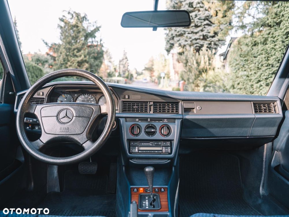 Mercedes-Benz W201 (190) - 18
