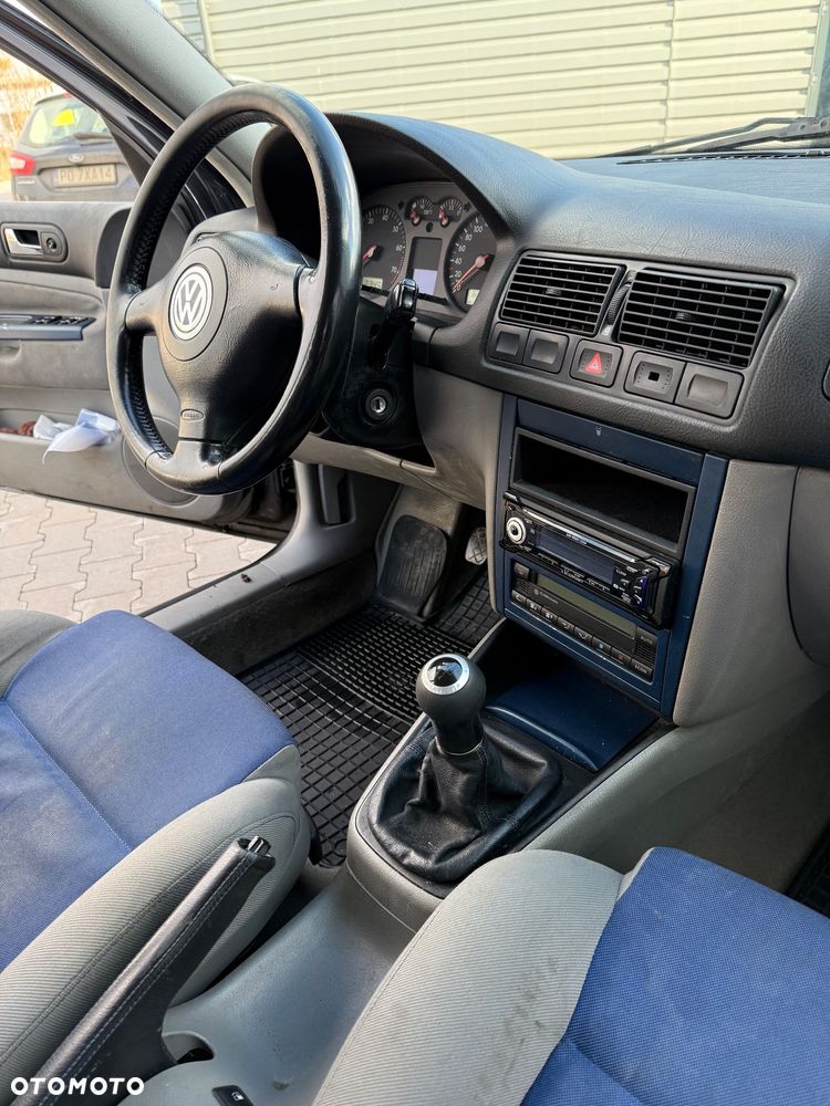 Volkswagen Golf 1.6 Highline - 32