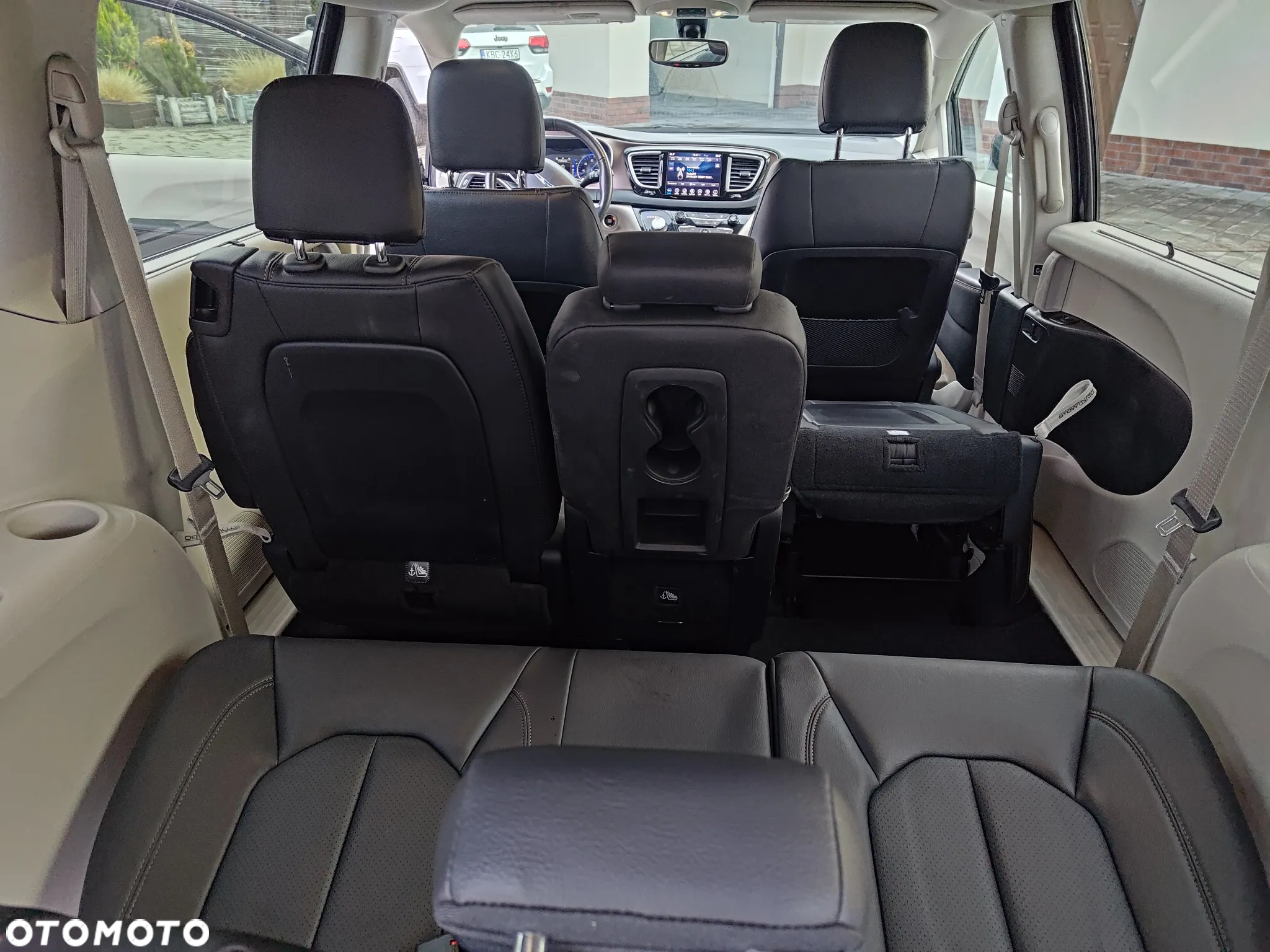 Chrysler Pacifica - 38