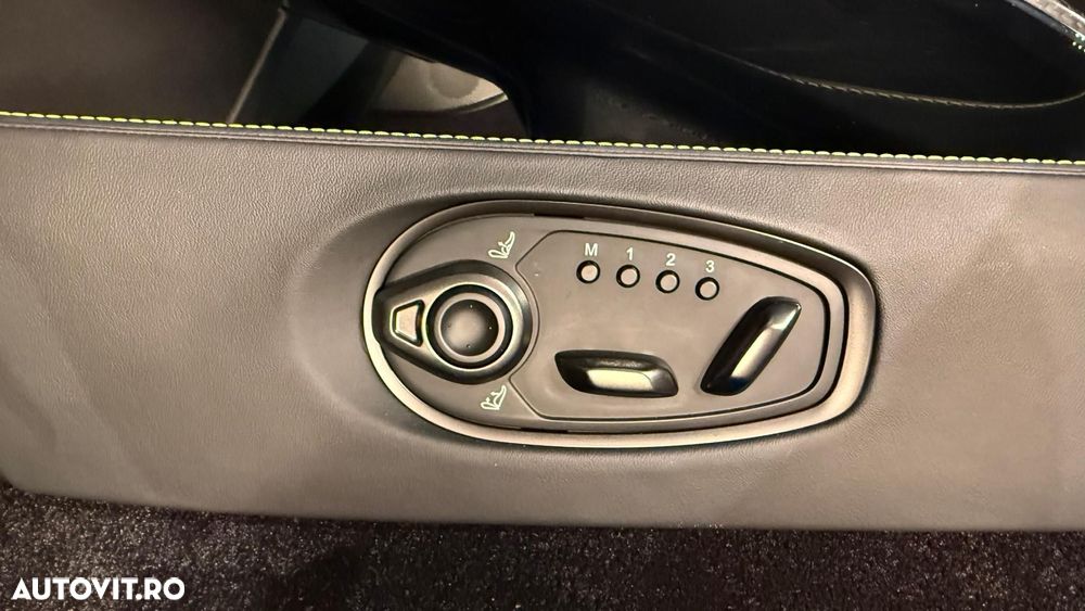 Aston Martin V8 Vantage - 22