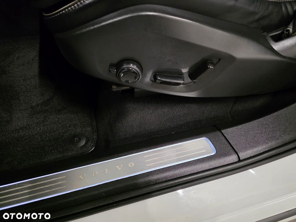 Volvo XC 90 B5 D AWD Geartronic RDesign - 22