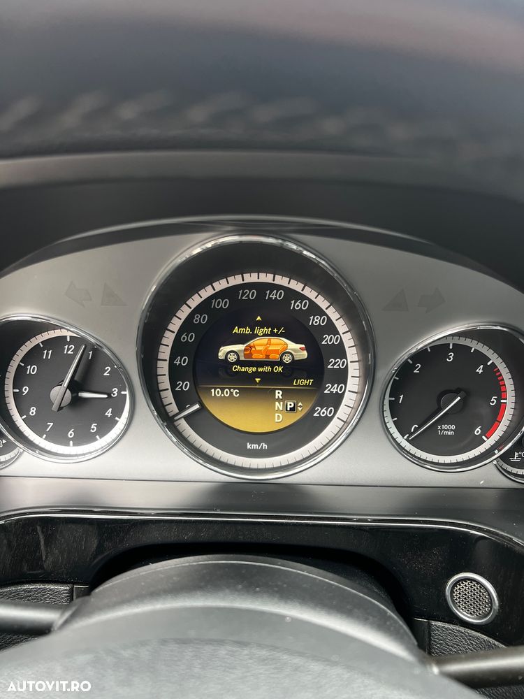 Mercedes-Benz E 220 CDI DPF BlueEFFICIENCY 7G-TRONIC Avantgarde - 24