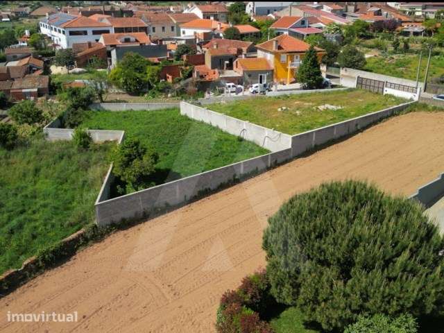 Terreno situado na zona de Canelas - Grande imagem: 2/25