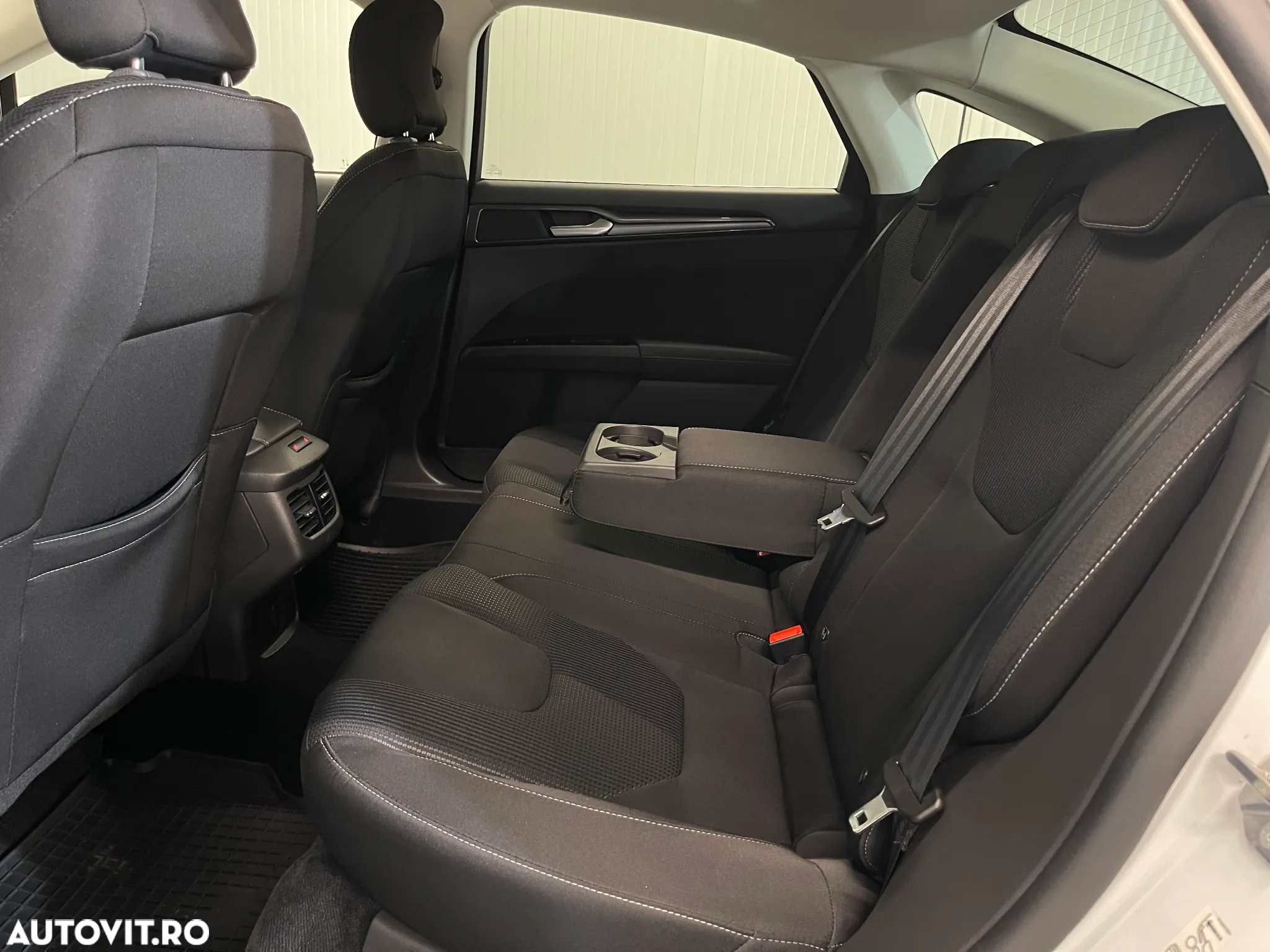 Ford Mondeo 2.0 HEV Titanium - 11