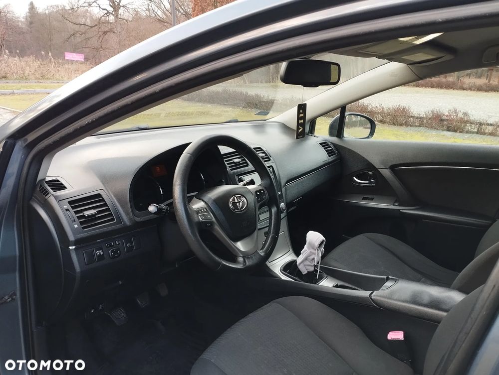 Toyota Avensis 2.0 D-4D Executive - 21