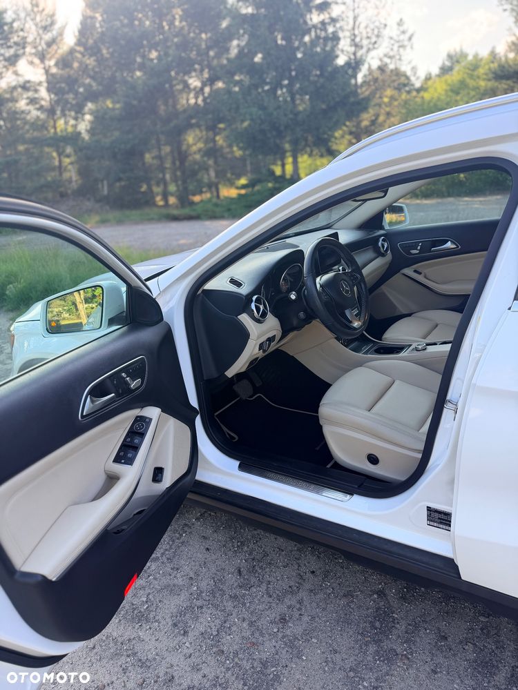 Mercedes-Benz GLA 250 4Matic 7G-DCT - 9
