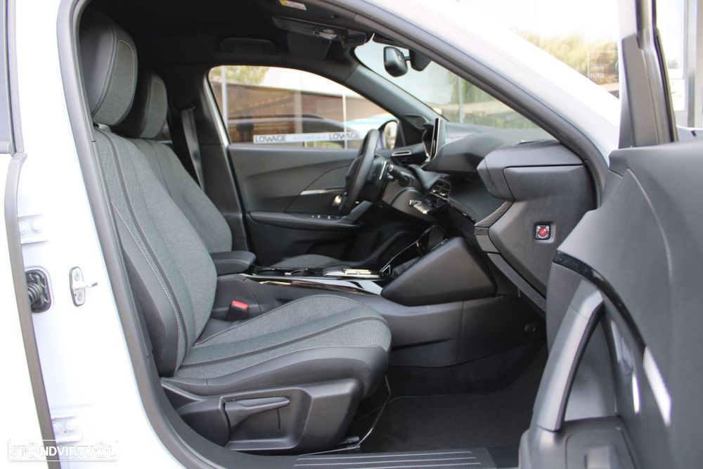 Peugeot 2008 1.2 PureTech Allure EAT8 - 37