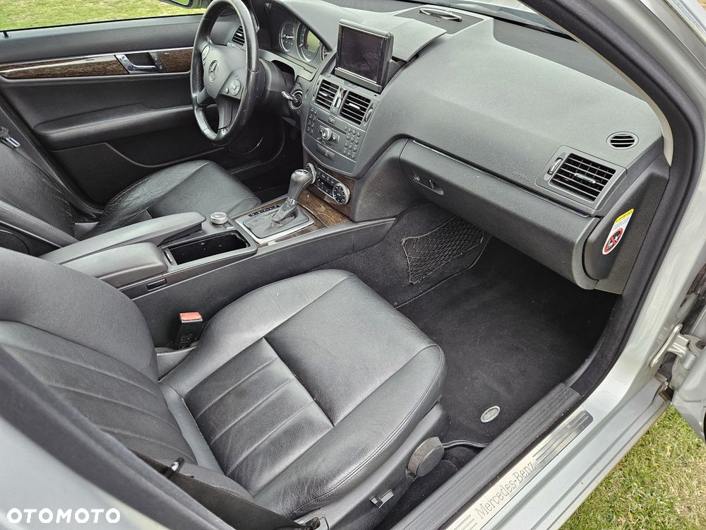 Mercedes-Benz Klasa C 320 CDI DPF 7G-TRONIC Elegance - 16