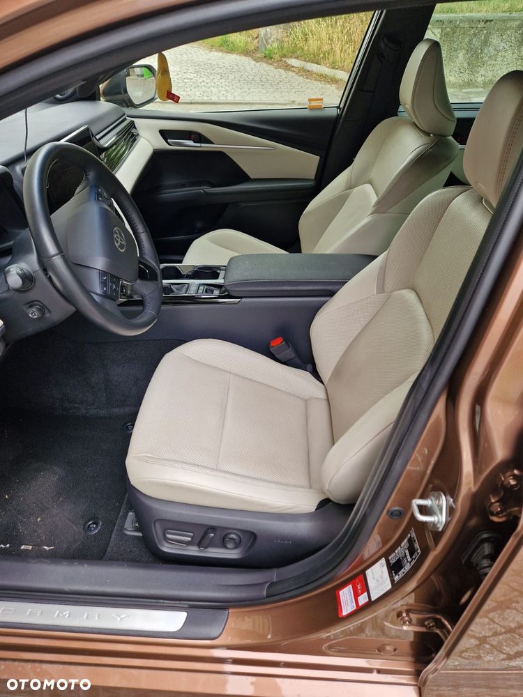 Toyota Camry 2.5 Hybrid Executive CVT - 6